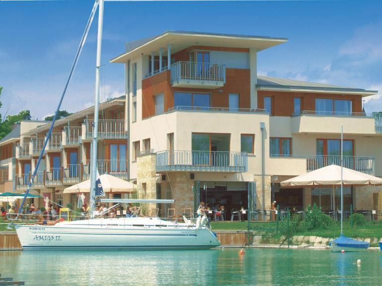 Hotel Silverine Lake Resort