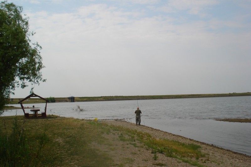 Rybaření na břehu jezera Bogács